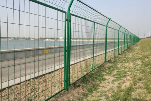 护栏网厂.jpg